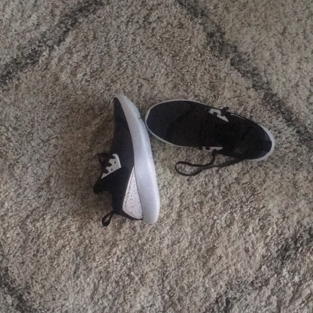 Nike lunacharge sneakers